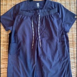 ROTH MENS NAVY BLUE SCRUB SET- LIKE NEW
